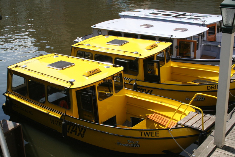 547 IMG 7134 taxi Amsterdam 2496x1664