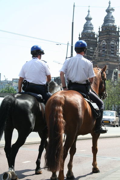 548 IMG 7141 police Amsterdam 1664x2496